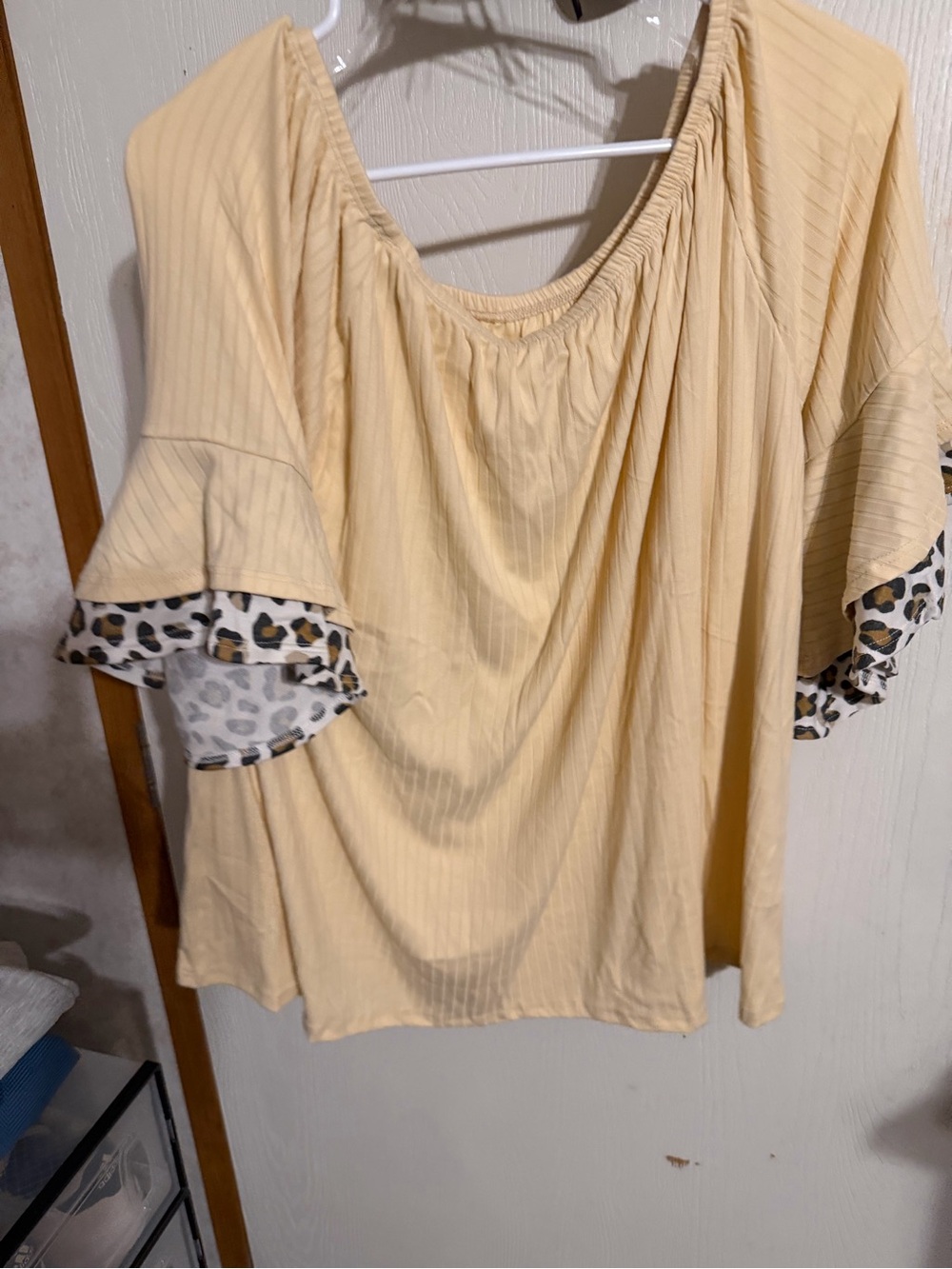 Perfect Peach NWOT Leopard Ruffle Bell Sleeve Ribbed Top - Size XL